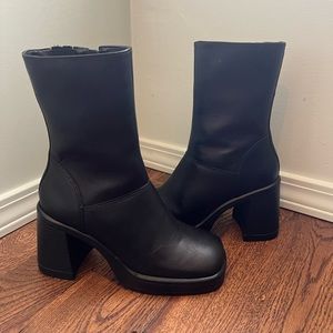 Steve Madden Fantasie Leather Platform Boots 6.5